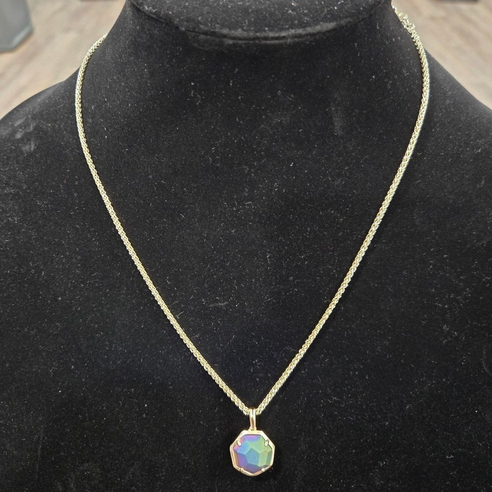 🐢 Kendra Scott Mabel necklace in gold with an Iridescent abalone shell pendant - Picture 7 of 9